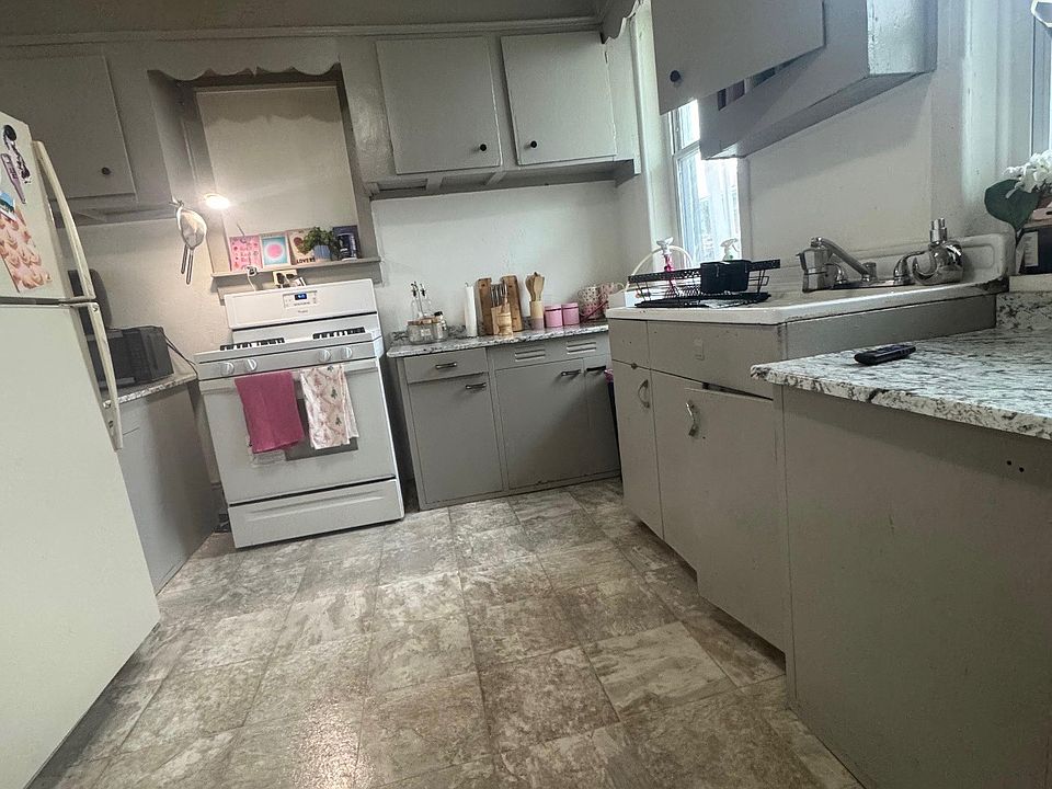 2nd image of 238 S Pershing Ave APT 1