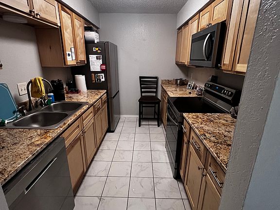 5th image of 2214 Lavern St #B