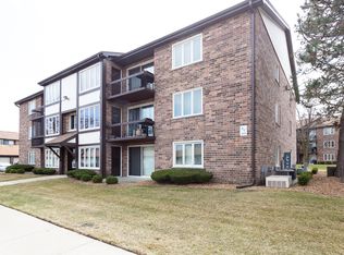 4940 Circle Ct APT 612, Crestwood, IL 60445