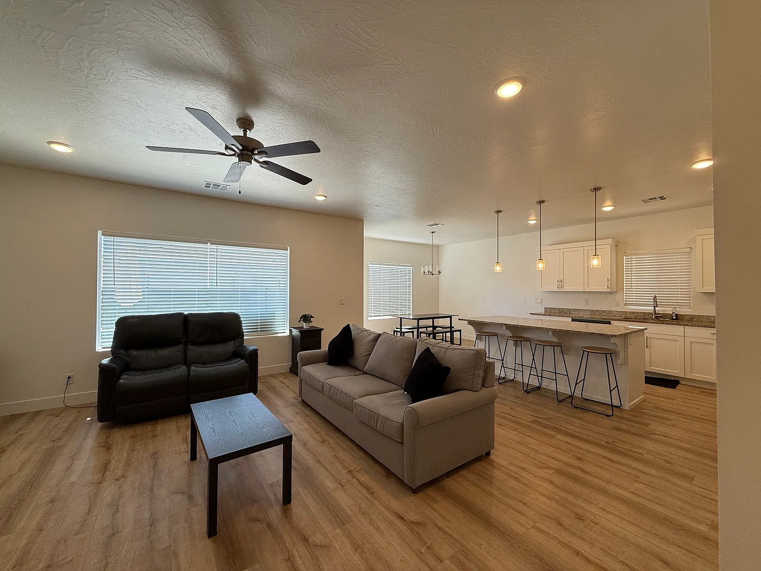 4 bed, 2.5 bath, 1984 sqft, $2,550 — Photo 1