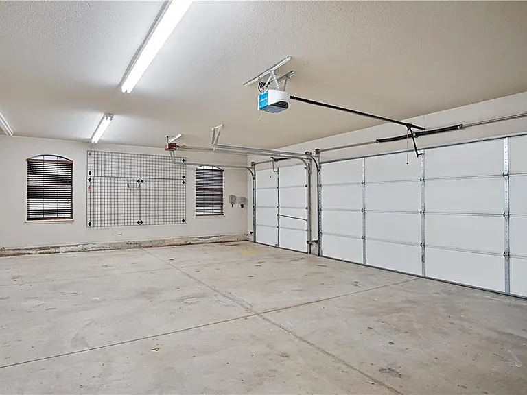 9417 Forest Dale Dr — Photo 22