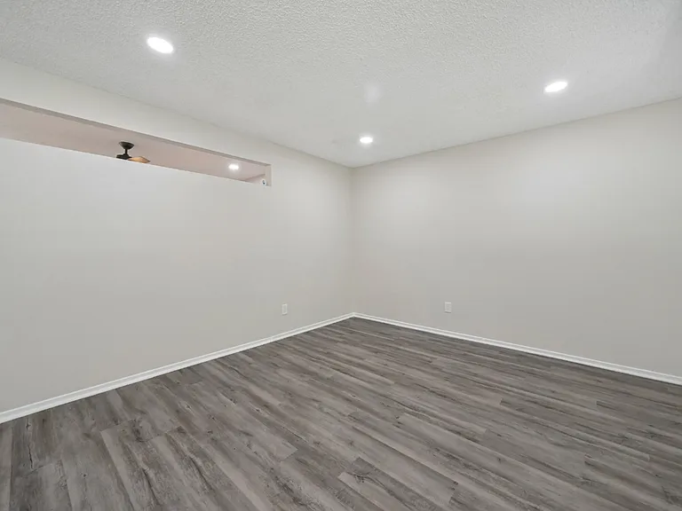 14420 Vista Real Apts — Photo 10