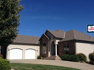 916 Brierwood Dr, Manhattan, KS 66502