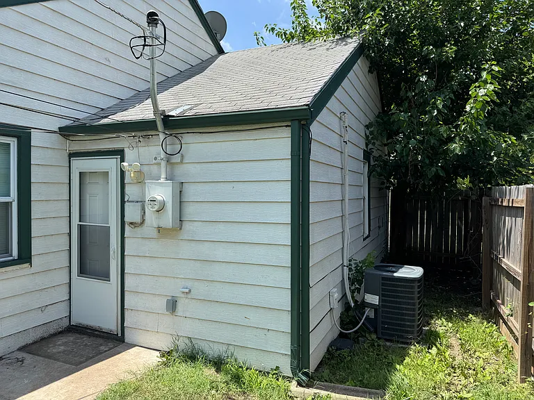 1602 N Volutsia Ave — Photo 26