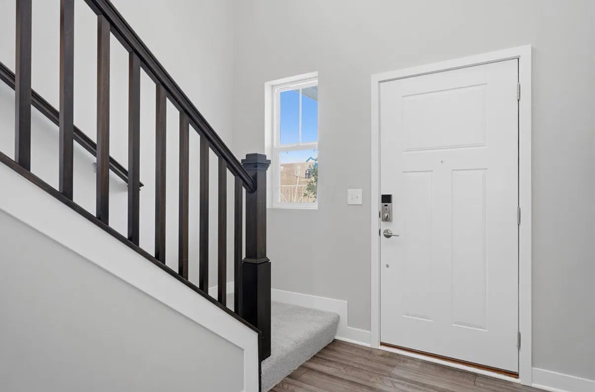 3 bed, 2.5 bath, 2431 sqft, $2,995 — Photo 3