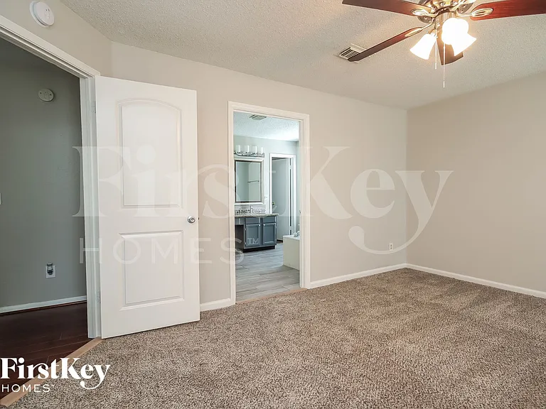4004 Ashwood Dr — Photo 9