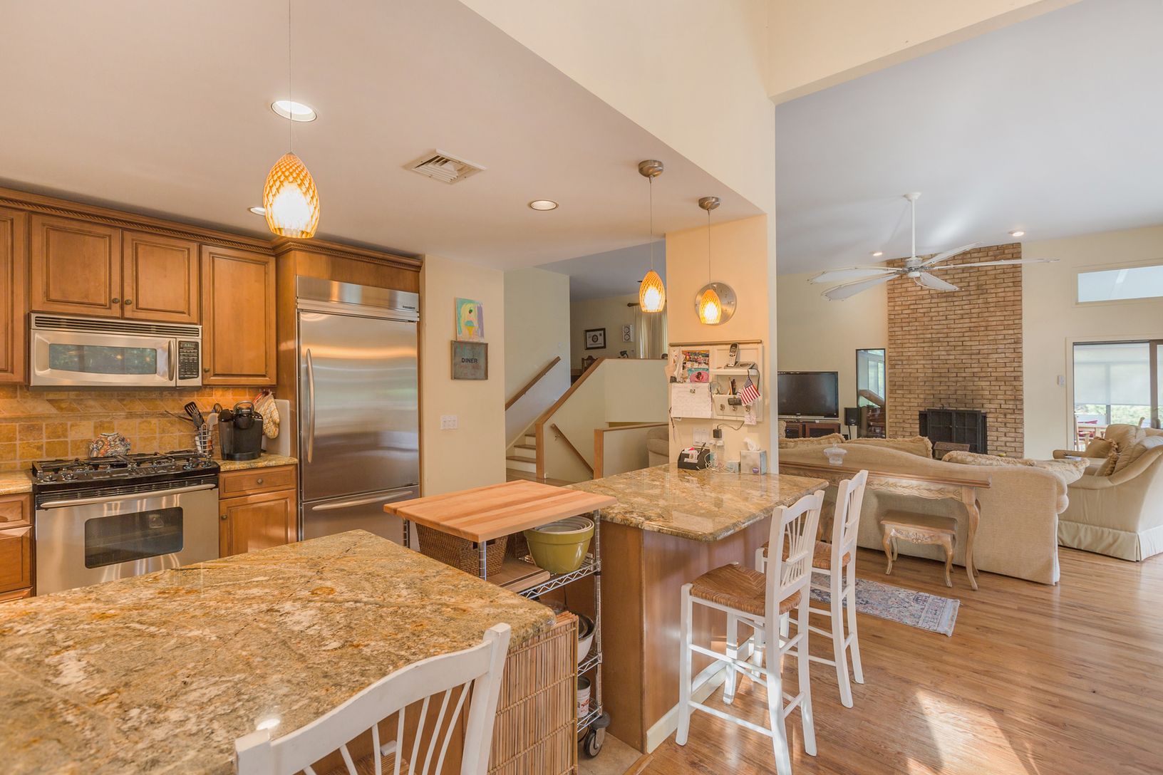  EAT IN KITCHEN AND FORMAL DINING