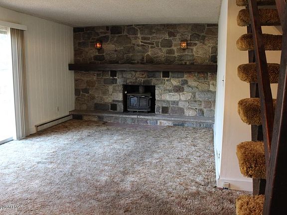 3rd image of 2505 Fernwood Ave