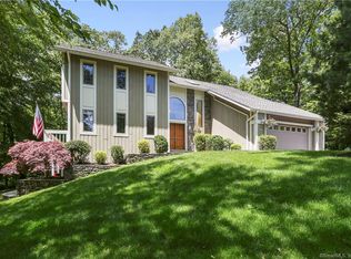 32 Horseshoe Ridge Rd, Sandy Hook, CT 06482