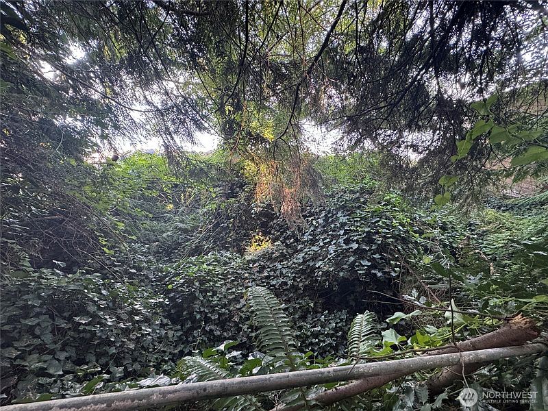5th image of 10016 SW Bunker Trail
