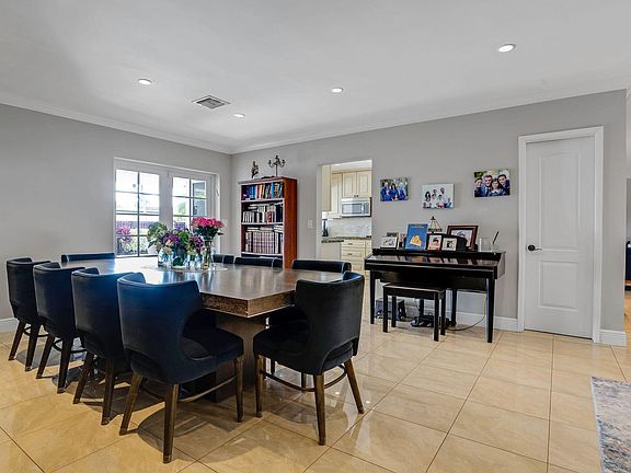 4th image of 4000 N 36th Avenue