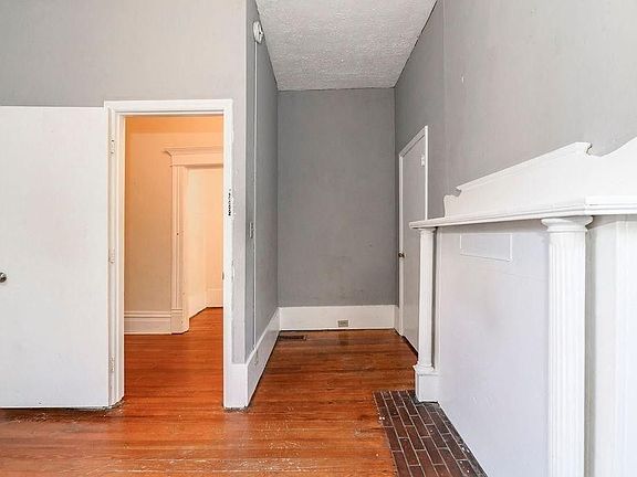 5th image of 348 Woodland Ave #1