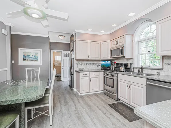 2055 Coleman Street image 7 of 26