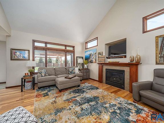 3rd image of 7632 S Rose Crest Ct