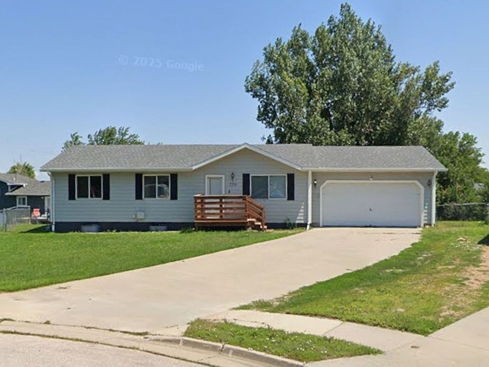 1st image of 750 Packer Pl