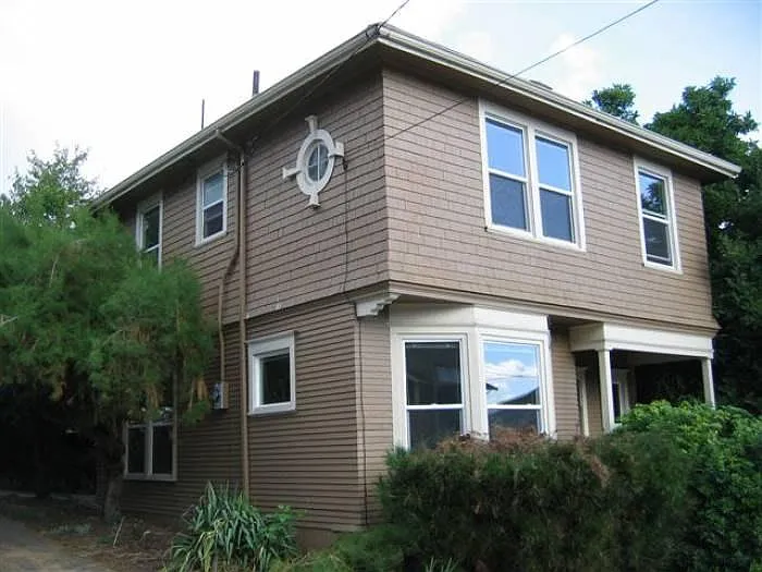 1100 E Fir St — Photo 4