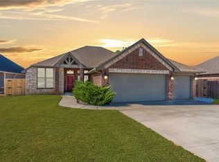1321 Sonoma Lakes Blvd, Moore, OK 73160