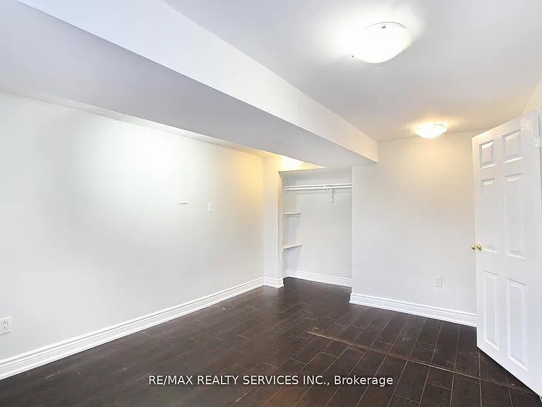 185 Earnscliffe Cir — Photo 31