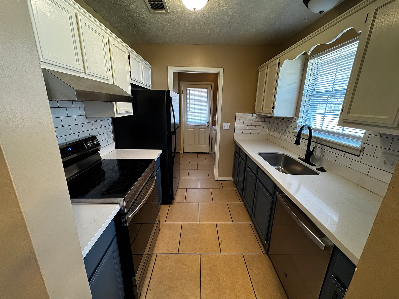 2 bed, 980 sqft, $1,325 — Photo 3
