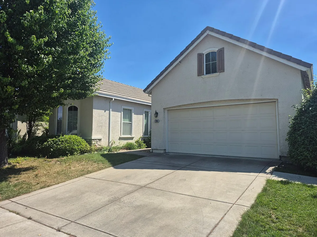Building Photo - 1700 Charm Way