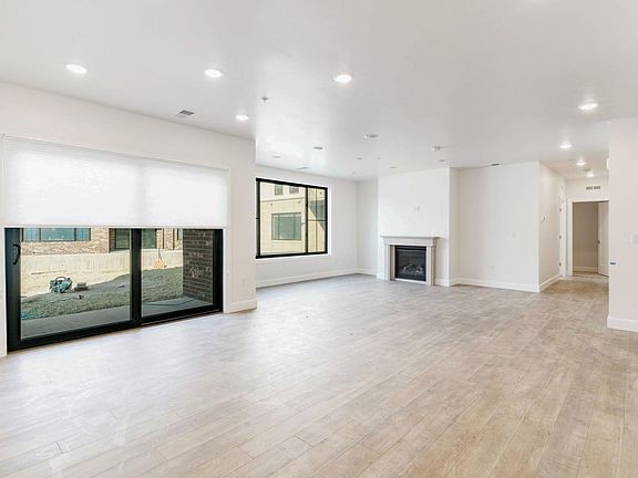 5th image of 2240 E Laney Ave #107