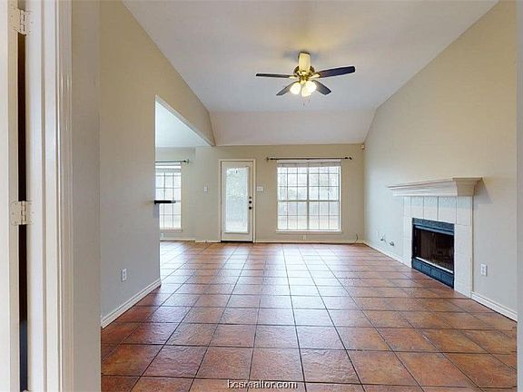 2nd image of 1011 Bayou Woods Dr