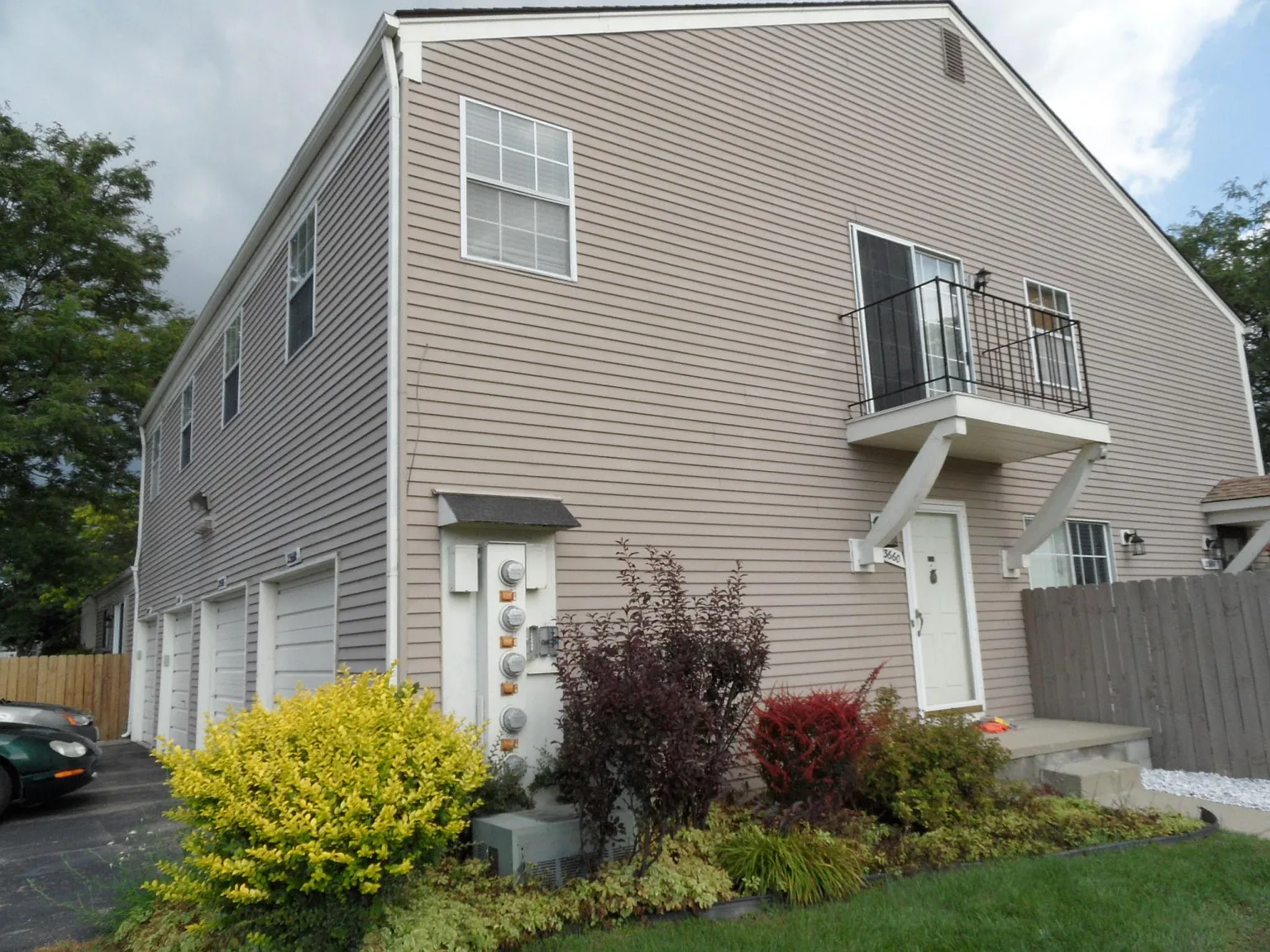 2 bed, 973 sqft, $1,420 — Photo 1
