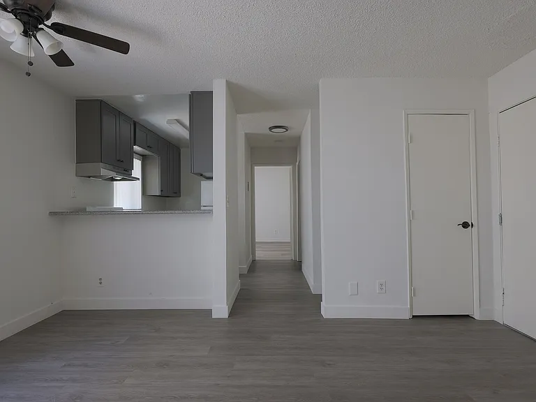943 Elden Ave — Photo 2