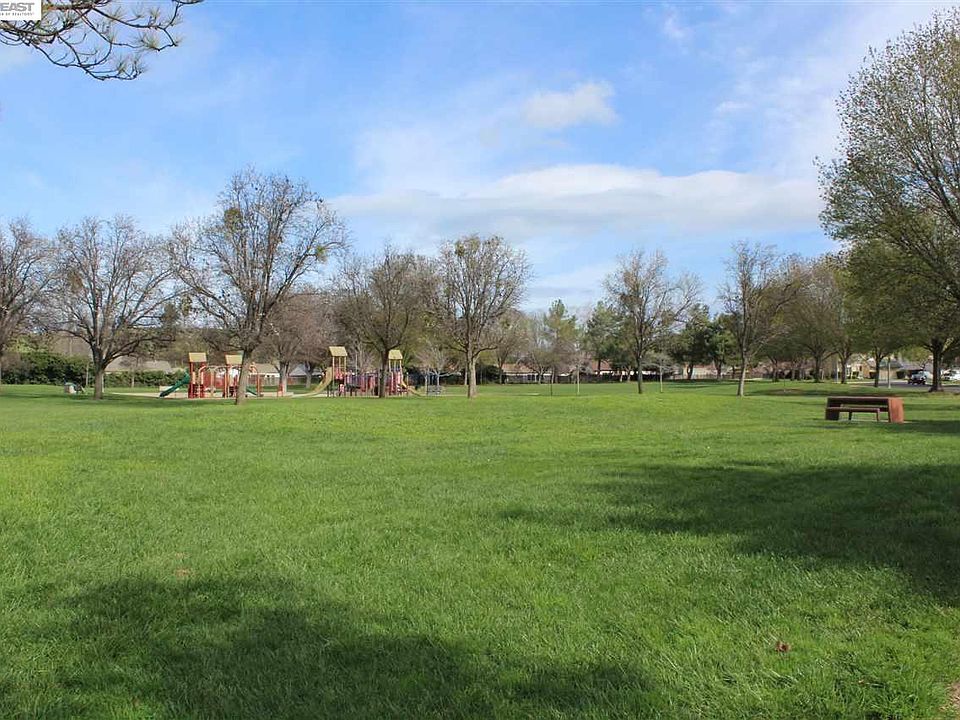 2nd image of 406 Humboldt Way