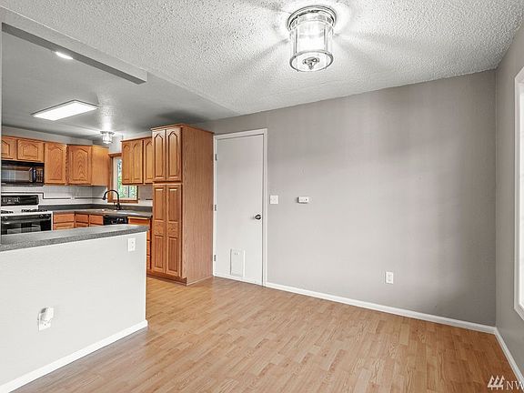4th image of 1130 Soule Ave