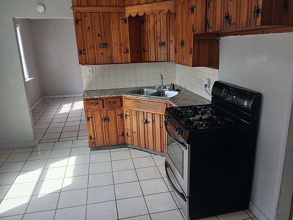 3rd image of 1831 Christopher Dr