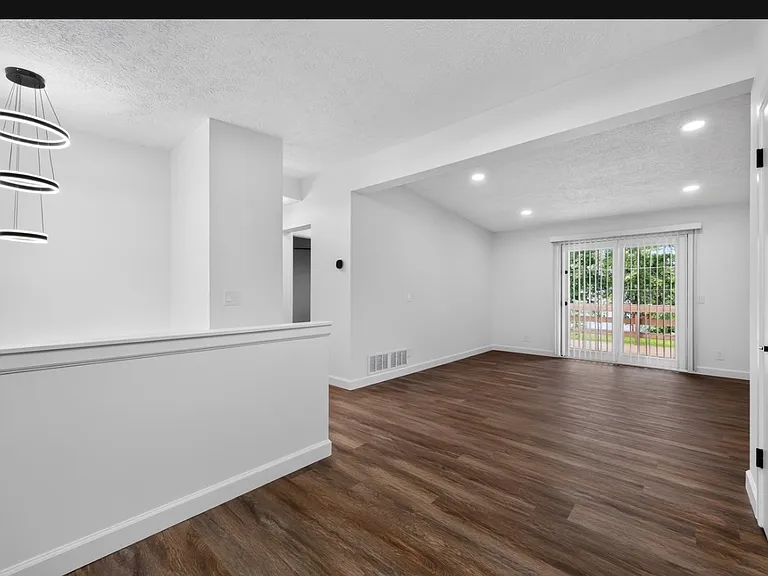 642 Swan Dr — Photo 4