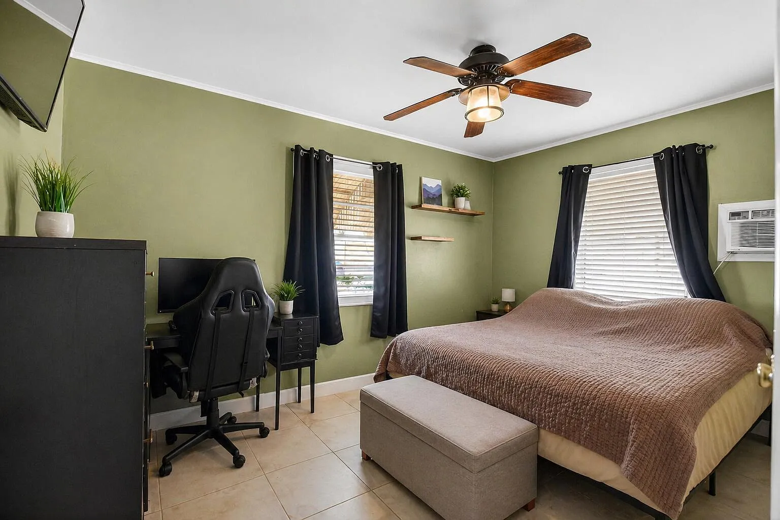 2 bed, 1.0 bath, 720 sqft, $2,200 — Photo 4