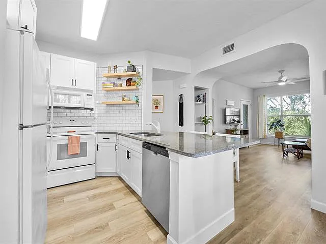 25115 Harbour Vista Cir — Photo 1