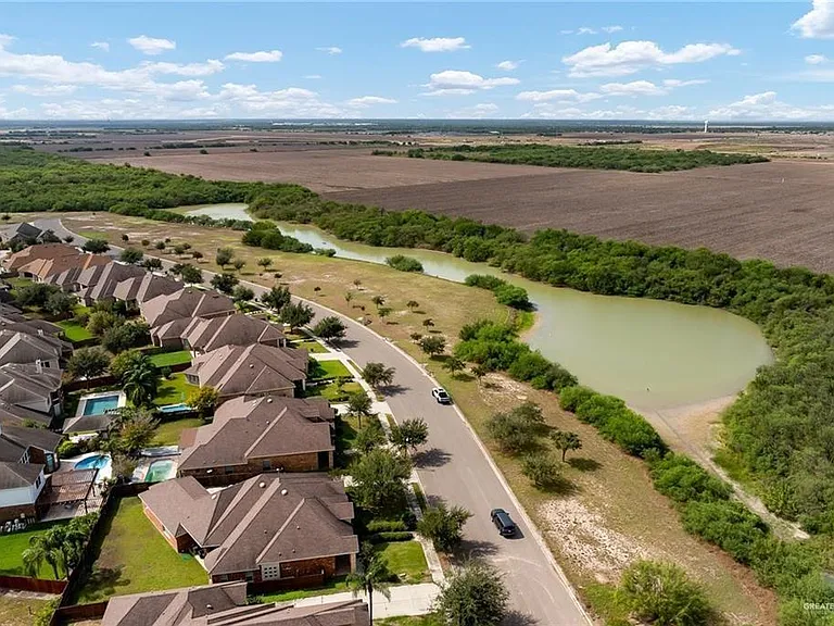 2505 Grand Canal Dr — Photo 15