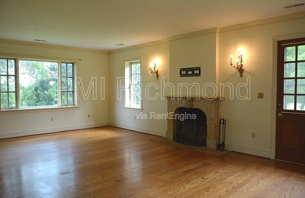 3 bed, 2.0 bath, 2600 sqft, $2,675 — Photo 2