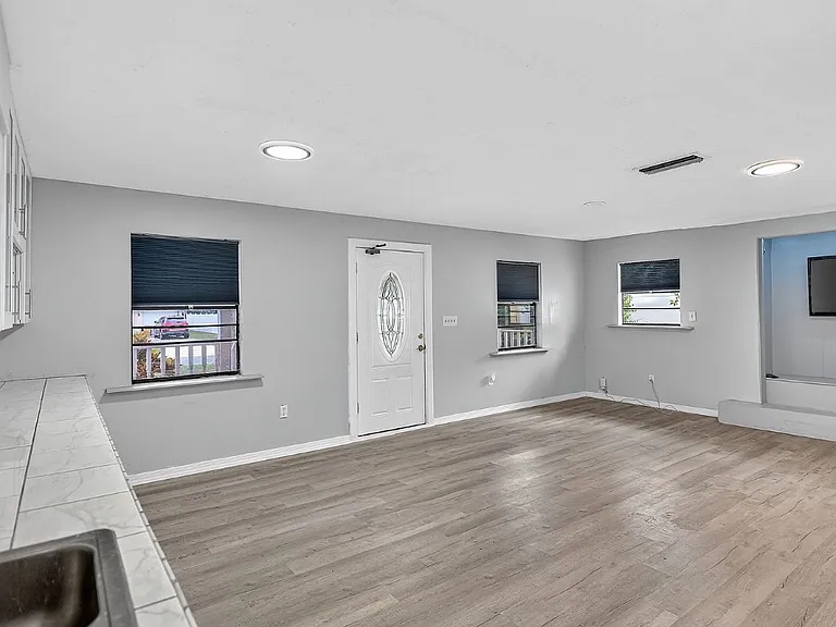 6220 W Thorpe St — Photo 9