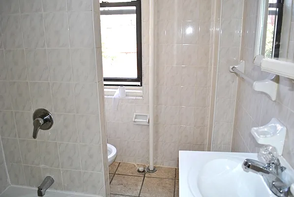 Rented by Universal Realty Group | media 7