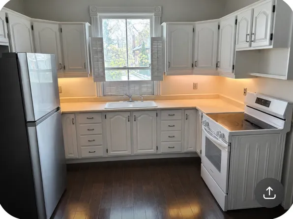 103 King St, Toronto, ON M9N 1L4