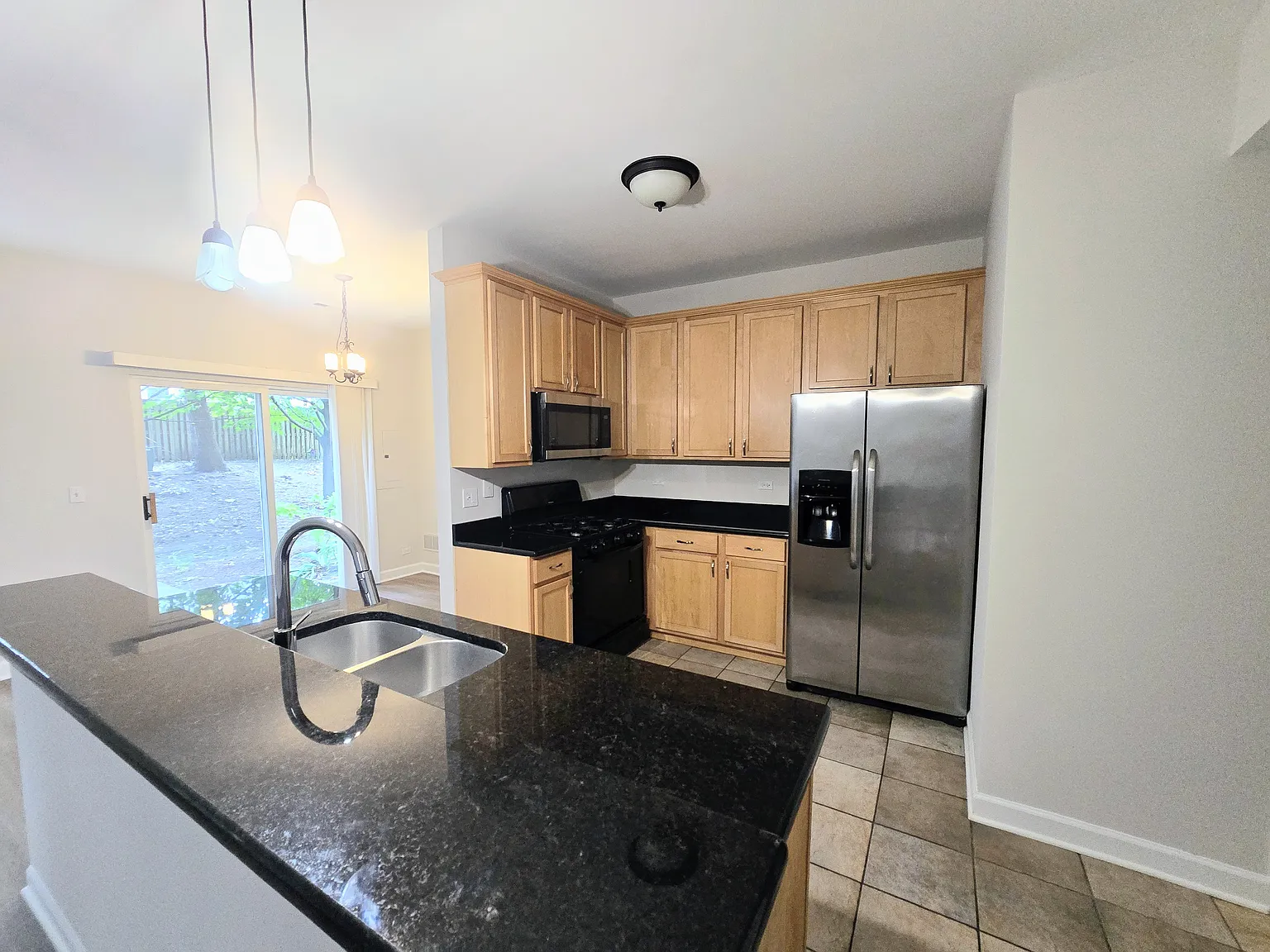 3 bed, 2.5 bath, 1567 sqft, $2,800 — Photo 4