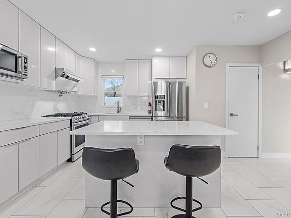 4th image of 15404 14th Avenue