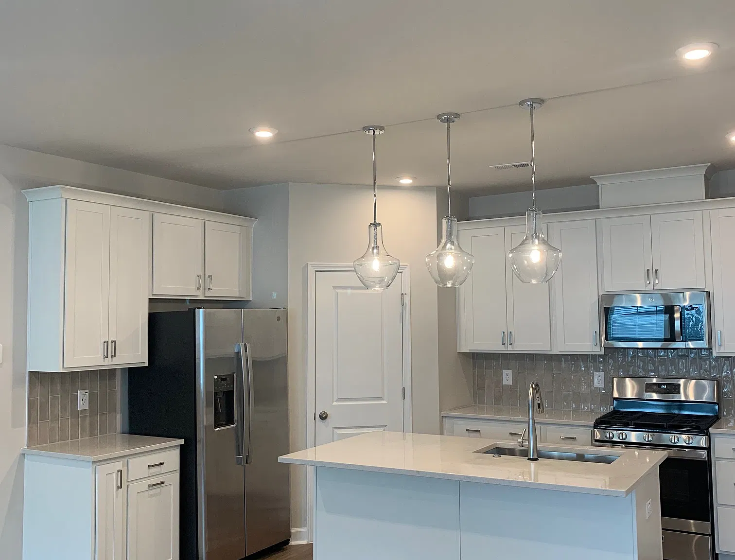 3 bed, 2.5 bath, 1727 sqft, $2,250 — Photo 4