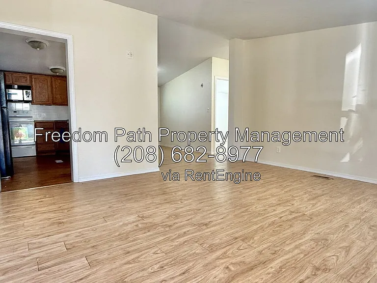 715 W Mikies Pl — Photo 2