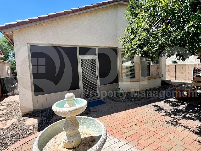 252 W Calle Media Luz — Photo 15