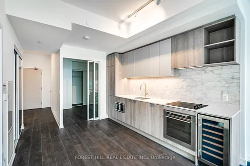 2020 Bathurst St #833 Photo 1
