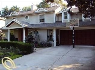 26054 York Rd, Huntington Woods, MI 48070