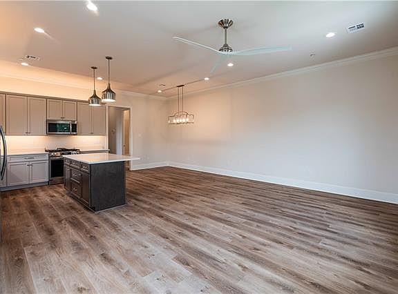 5th image of 808 Bonnabel Blvd #D