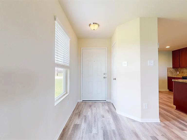 2102 Red Cedar Trl — Photo 6