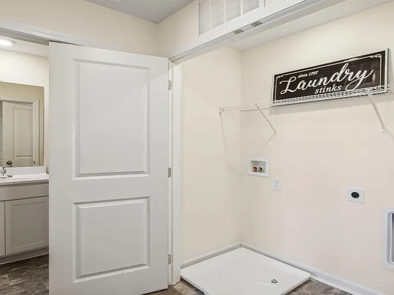 302 Wall St — Photo 15