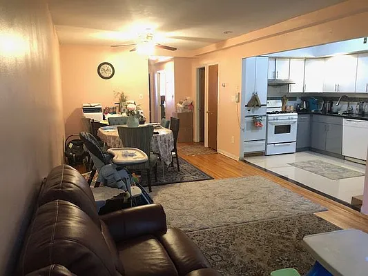 Rented by 18 REALTY | media 7